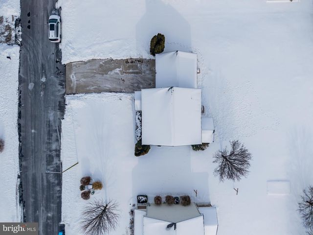 31 LONGSTREET DR, Carlisle, PA 17013