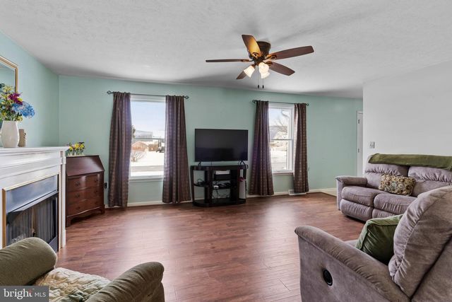 31 LONGSTREET DR, Carlisle, PA 17013