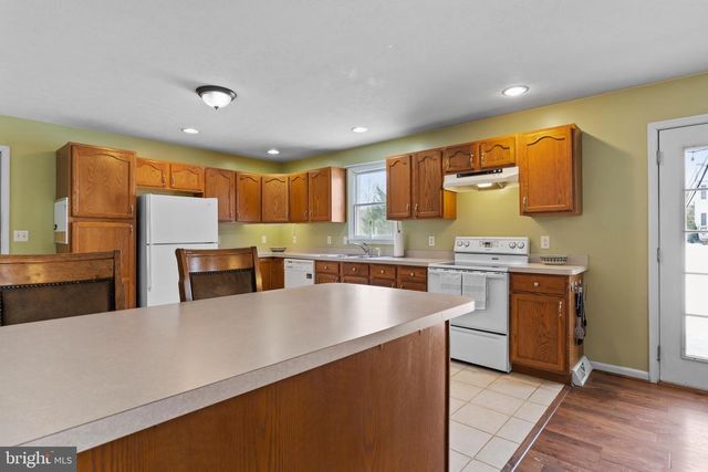 31 LONGSTREET DR, Carlisle, PA 17013