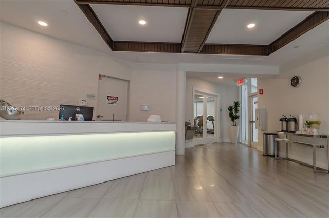 20281 E Country Club Dr 2104, Aventura, FL 33180