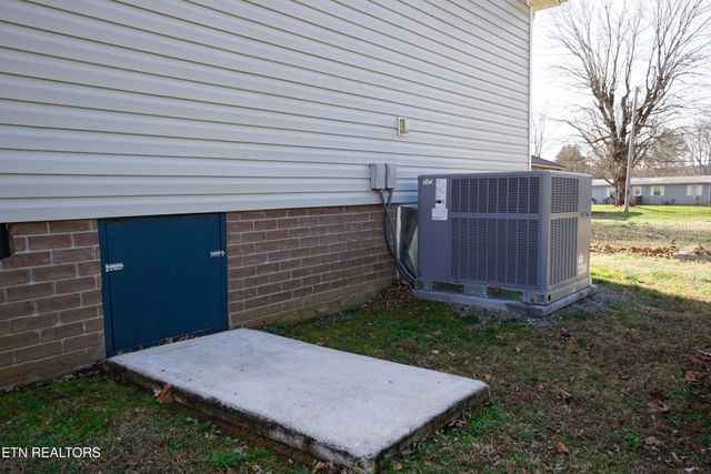 19 McKinney St, Englewood, TN 37329