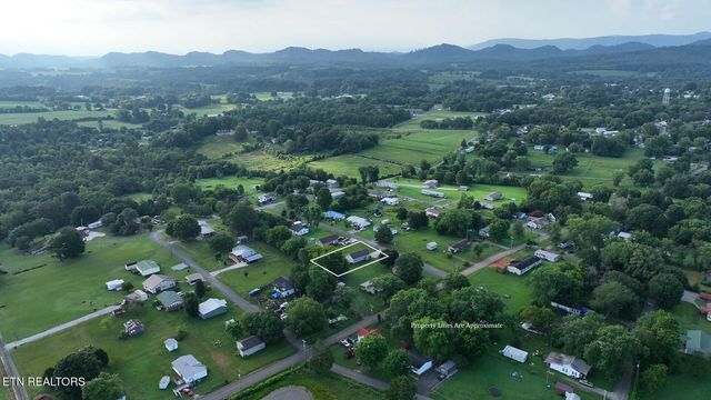 19 McKinney St, Englewood, TN 37329
