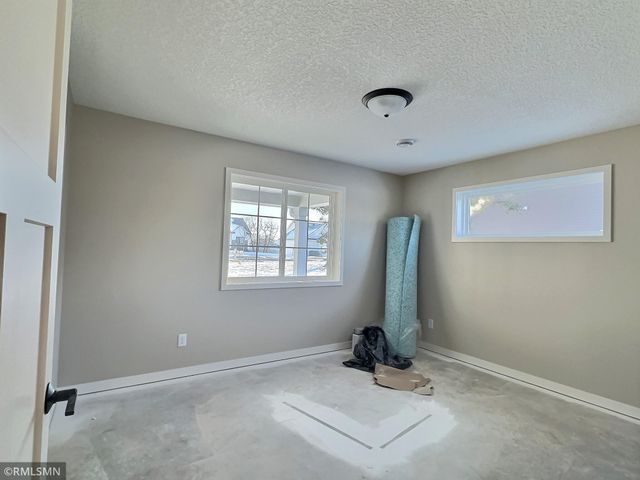 810 Morrison Avenue, Annandale, MN 55302