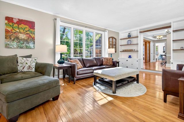 9 MEADOWBROOK LANE, Appleton, WI 54914