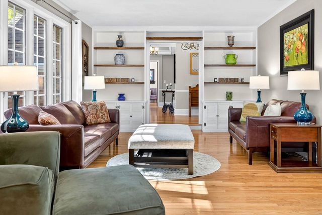 9 MEADOWBROOK LANE, Appleton, WI 54914