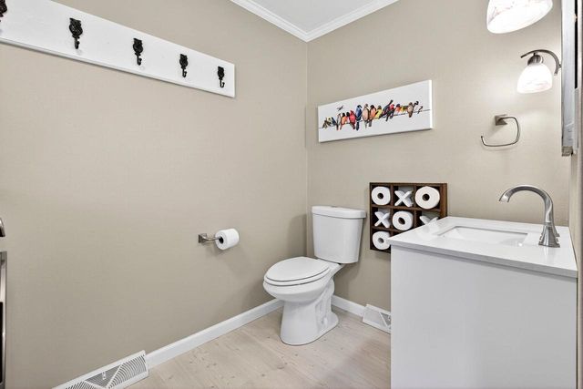 9 MEADOWBROOK LANE, Appleton, WI 54914