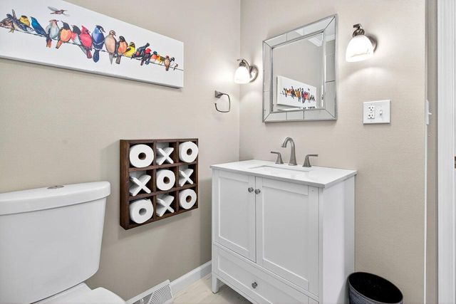 9 MEADOWBROOK LANE, Appleton, WI 54914