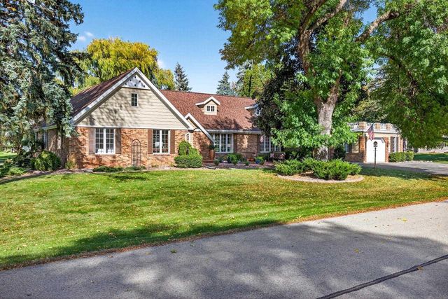 9 MEADOWBROOK LANE, Appleton, WI 54914