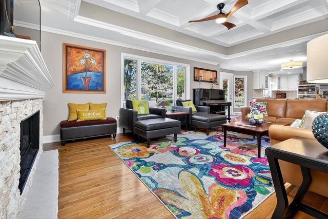 9 MEADOWBROOK LANE, Appleton, WI 54914