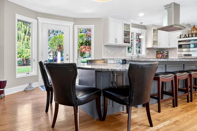 9 MEADOWBROOK LANE, Appleton, WI 54914