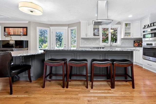 9 MEADOWBROOK LANE, Appleton, WI 54914