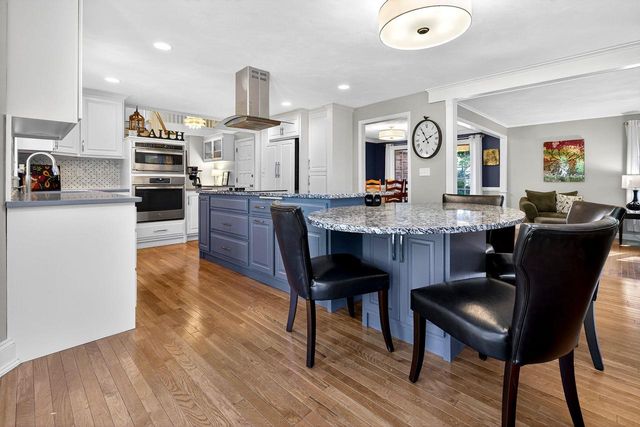 9 MEADOWBROOK LANE, Appleton, WI 54914