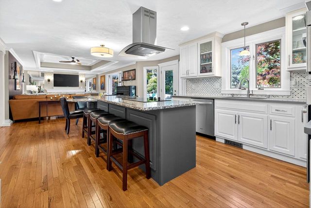 9 MEADOWBROOK LANE, Appleton, WI 54914