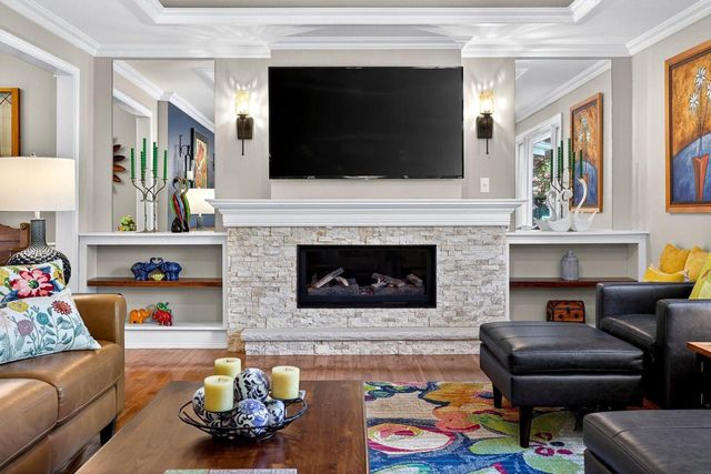 9 MEADOWBROOK LANE, Appleton, WI 54914