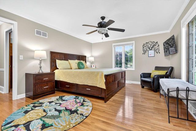 9 MEADOWBROOK LANE, Appleton, WI 54914