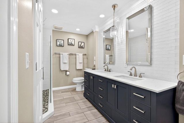 9 MEADOWBROOK LANE, Appleton, WI 54914