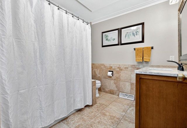 9 MEADOWBROOK LANE, Appleton, WI 54914