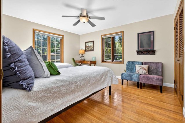 9 MEADOWBROOK LANE, Appleton, WI 54914