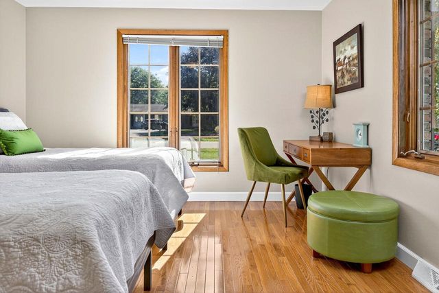 9 MEADOWBROOK LANE, Appleton, WI 54914