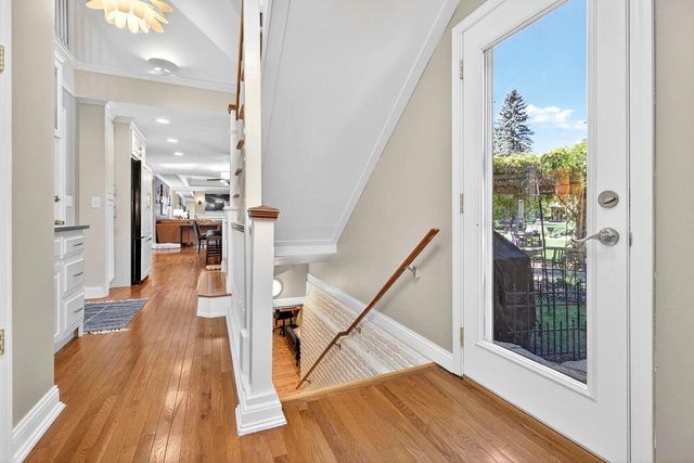 9 MEADOWBROOK LANE, Appleton, WI 54914