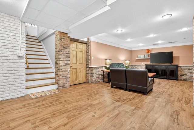 9 MEADOWBROOK LANE, Appleton, WI 54914