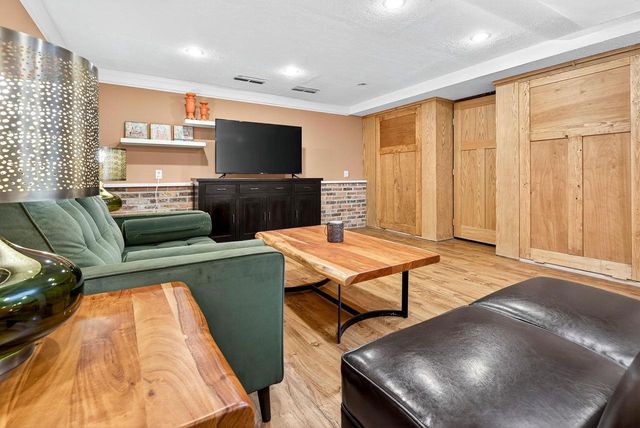 9 MEADOWBROOK LANE, Appleton, WI 54914