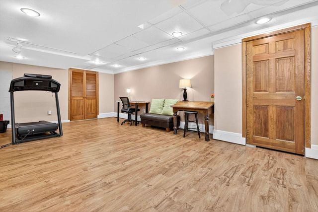 9 MEADOWBROOK LANE, Appleton, WI 54914