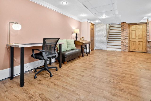 9 MEADOWBROOK LANE, Appleton, WI 54914