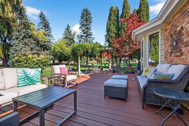 9 MEADOWBROOK LANE, Appleton, WI 54914