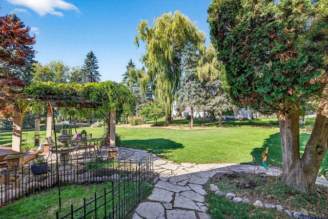 9 MEADOWBROOK LANE, Appleton, WI 54914