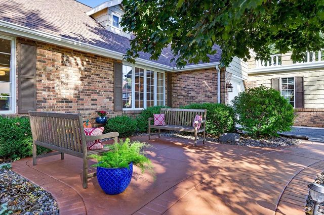 9 MEADOWBROOK LANE, Appleton, WI 54914