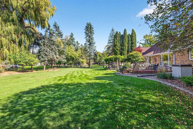 9 MEADOWBROOK LANE, Appleton, WI 54914