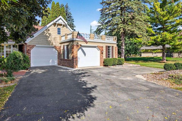 9 MEADOWBROOK LANE, Appleton, WI 54914