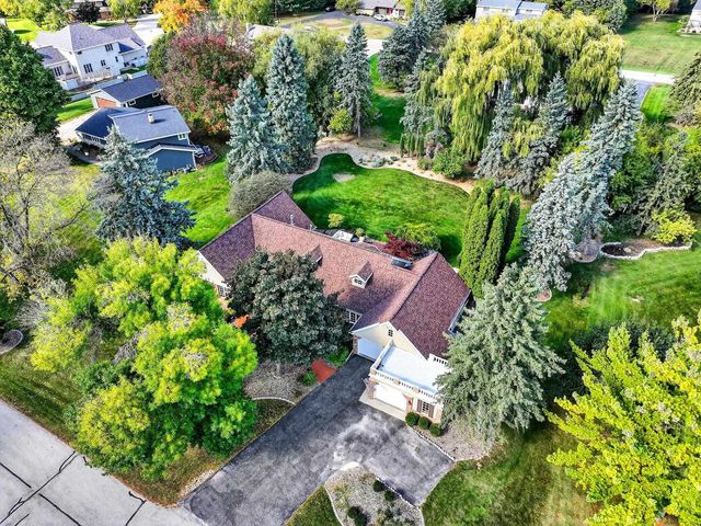 9 MEADOWBROOK LANE, Appleton, WI 54914