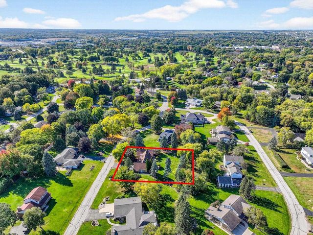 9 MEADOWBROOK LANE, Appleton, WI 54914