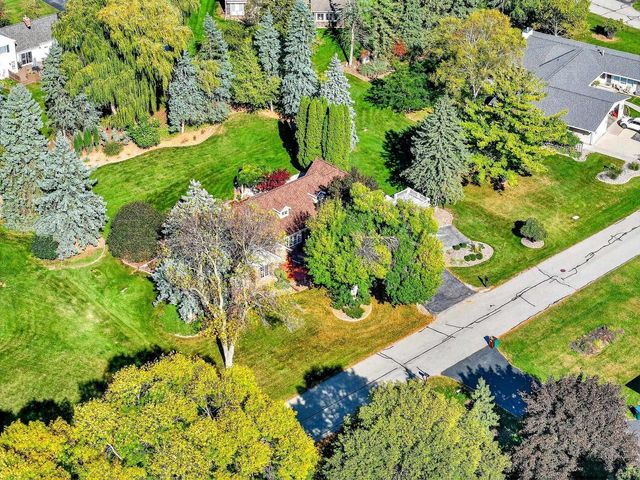 9 MEADOWBROOK LANE, Appleton, WI 54914