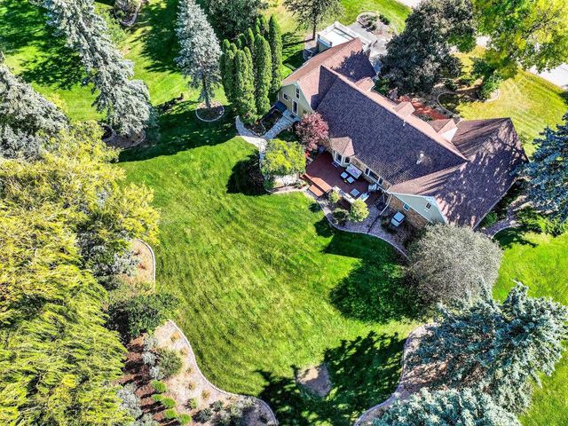 9 MEADOWBROOK LANE, Appleton, WI 54914