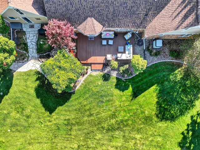 9 MEADOWBROOK LANE, Appleton, WI 54914