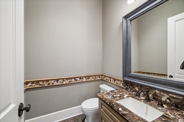 8 Greyton Lane, Bunker Hill Village, TX 77024