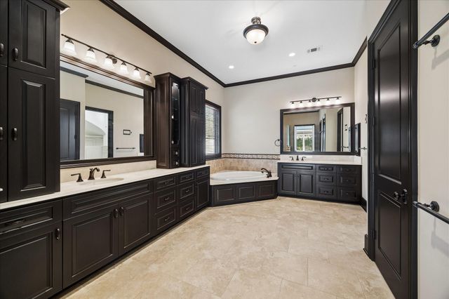 8 Greyton Lane, Bunker Hill Village, TX 77024