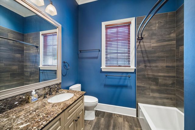 8 Greyton Lane, Bunker Hill Village, TX 77024