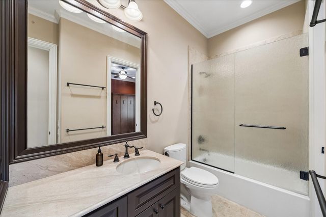 8 Greyton Lane, Bunker Hill Village, TX 77024