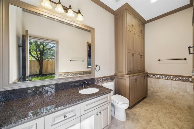 8 Greyton Lane, Bunker Hill Village, TX 77024