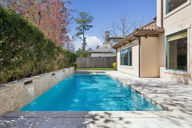 8 Greyton Lane, Bunker Hill Village, TX 77024