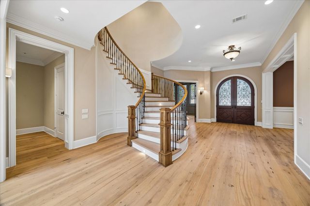 8 Greyton Lane, Bunker Hill Village, TX 77024