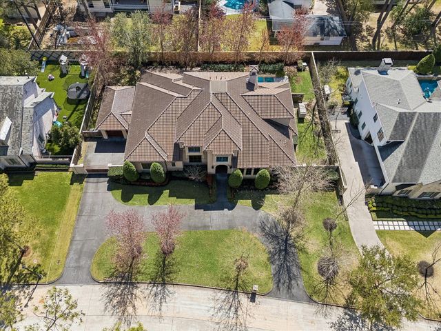 8 Greyton Lane, Bunker Hill Village, TX 77024