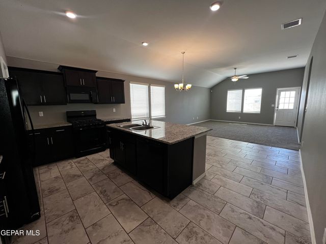 924 Coyote Melon Drive, Socorro, TX 79927