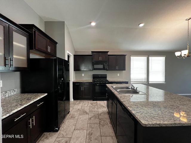 924 Coyote Melon Drive, Socorro, TX 79927