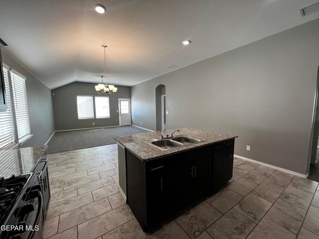 924 Coyote Melon Drive, Socorro, TX 79927