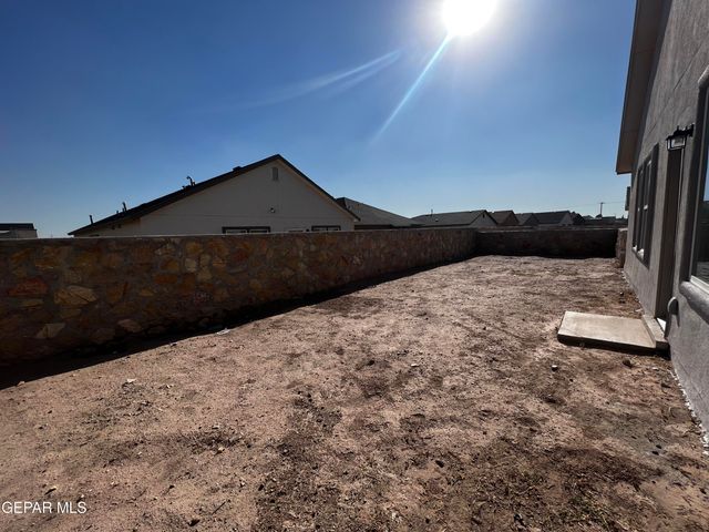 924 Coyote Melon Drive, Socorro, TX 79927